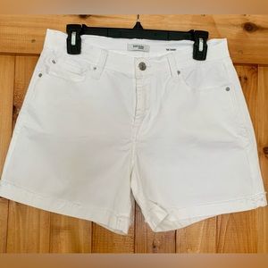 NWOT White Kensie Jeans Shorts Size 8 Stretchy Cute!!